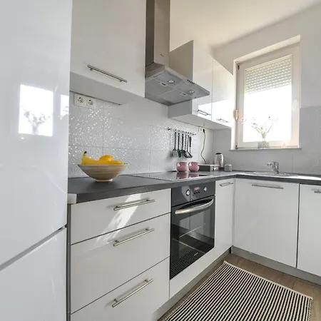 Sunny Day Apartment *